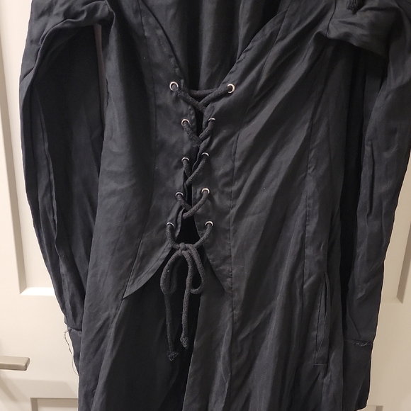 Gothic Hooded Black Halloween Cape - Picture 3 of 5